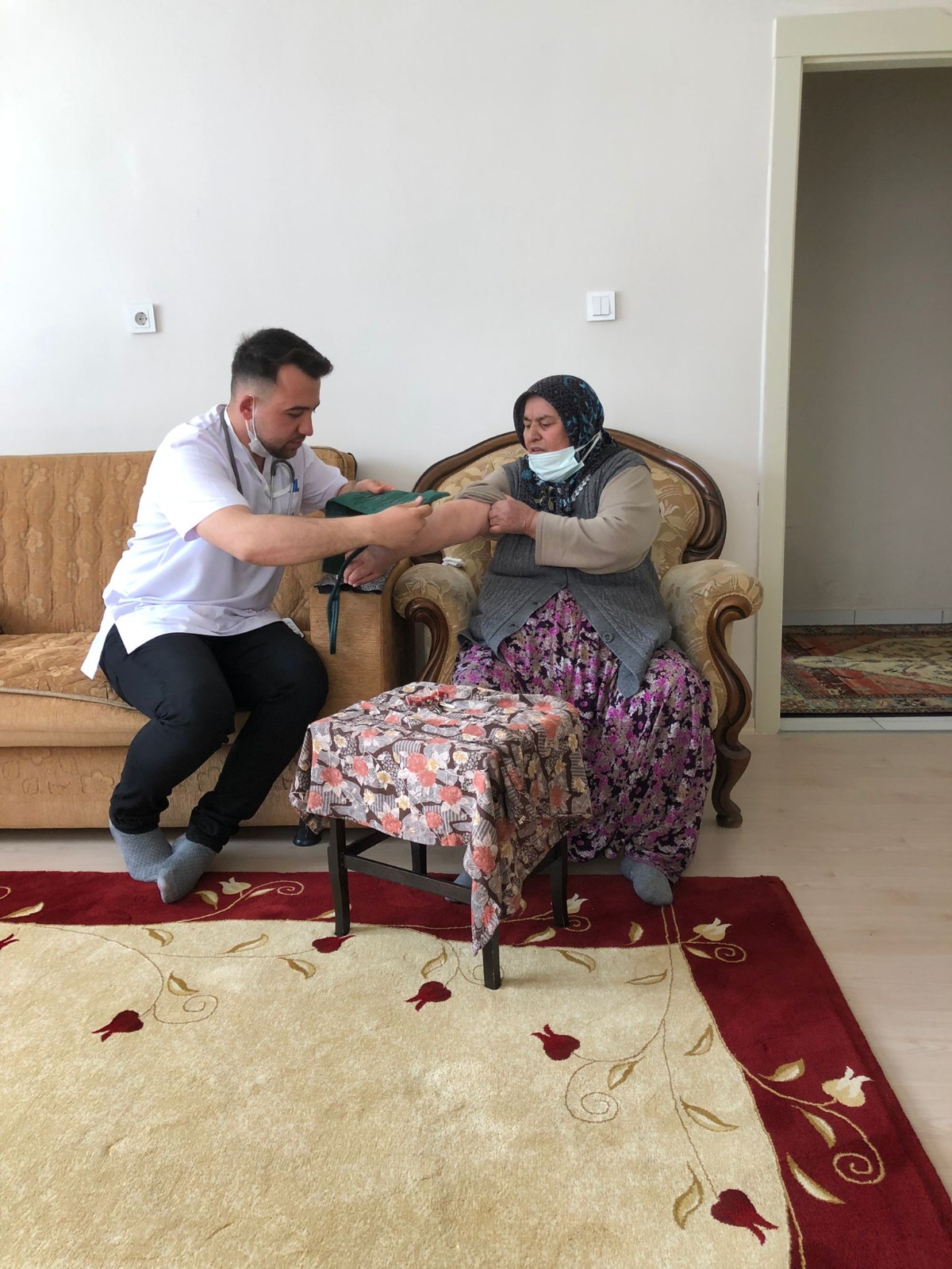 Araç içi hizmet alan vatandaşlar